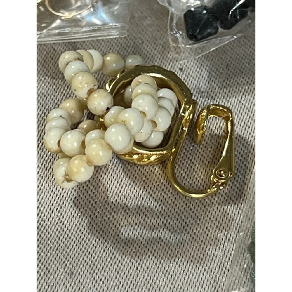BEAD LOT‎ FOR JEWELRY MAKING SOME VERY GOOD QUALITY (2349)